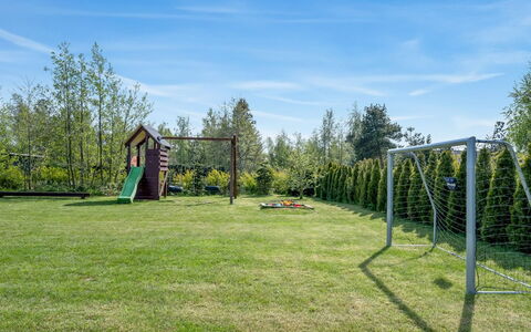 Ronia - 900M from the Sea: Bois, Toit, Architecture, Domicile, Maison, Chalet, Siding, Dur, Pente, Biens