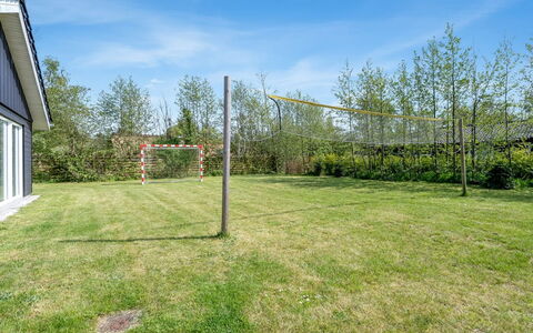 Ronia - 900M from the Sea: Bois, Toit, Architecture, Domicile, Maison, Chalet, Siding, Dur, Pente, Biens