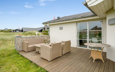Elfi - 700M from the Sea: Meubles, Design Intérieur, Sol, Bois, Sol, Plafond, Parquet, Chaise, Table, Éclairage