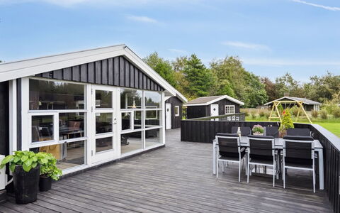 Sylvi - 750M from the Sea: Maison, Domicile, Toit, Chalet, Biens, Aménagement Paysager, Batiments Jardin, Siding, Ferme