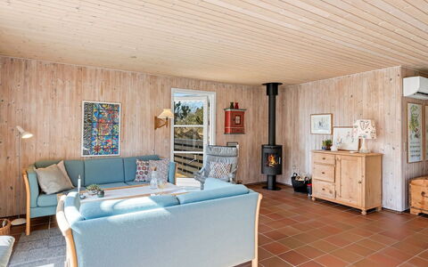 Andrea - 1.6Km from the Sea: Bois, Tache De Bois, Planche, Dur, Chalet, Plate-Forme, Siding, Ombre, Parquet, Batiments Jardin
