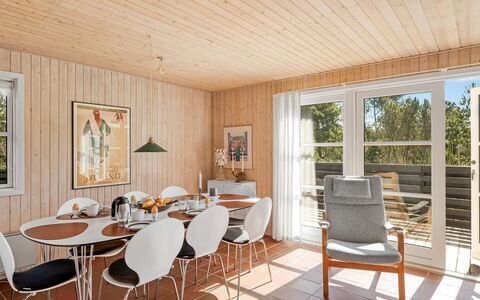 Andrea - 1.6Km from the Sea: Bois, Tache De Bois, Planche, Dur, Chalet, Plate-Forme, Siding, Ombre, Parquet, Batiments Jardin