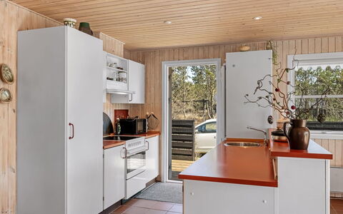 Andrea - 1.6Km from the Sea: Bois, Tache De Bois, Planche, Dur, Chalet, Plate-Forme, Siding, Ombre, Parquet, Batiments Jardin