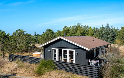 Andrea - 1.6Km from the Sea: Bois, Tache De Bois, Planche, Dur, Chalet, Plate-Forme, Siding, Ombre, Parquet, Batiments Jardin