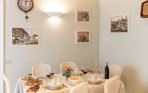 Charming Apartment Cartoni - Città Della Pieve, Um: Table, Propriété, Meubles, Cadre, Vaisselle, Vaisselle, Design Intérieur, Textile, Éclairage, Verre De Vin