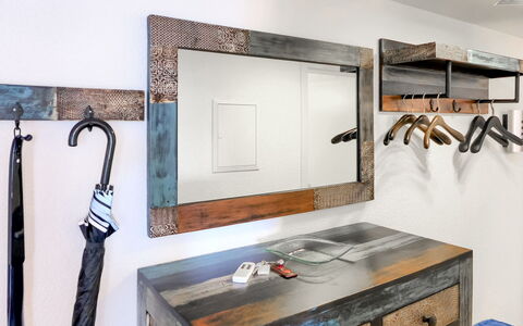 Orya: Cabinetry, Propriété, Bâtiment, Bois, Comptoir, Design Intérieur, Cuisine, Sol, Sol
