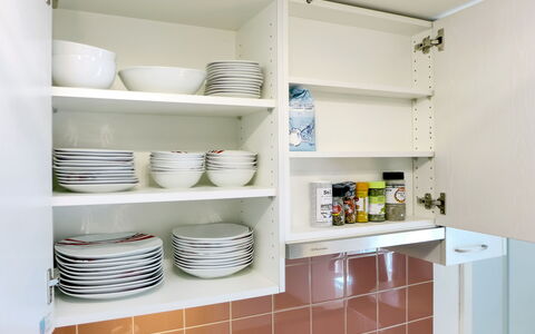 Orya: Étagère, Propriété, Rayonnage, Vaisselle, Design Intérieur, Mur, Vaisselle, Serveware, Cabinetry, Porcelaine