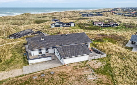 Hilmer - 180M from the Sea: Maison, Domicile, Porte, Toit, Chalet, Biens, Jardin, Ombre, Siding, Cour