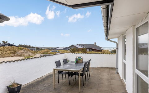 Hilmer - 180M from the Sea: Architecture, Domicile, Toit, Plafond, Daylighting, Ombre, Biens, Balcon, Chaise, Villa