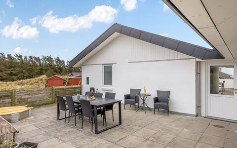 Hilmer - 180M from the Sea: Maison, Domicile, Porte, Toit, Chalet, Biens, Jardin, Ombre, Siding, Cour