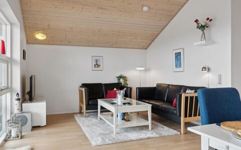 Yvette - 150M from the Sea: Meubles, Design Intérieur, Sol, Bois, Canapé, Plafond, Salon, Pièce, Sol, Table