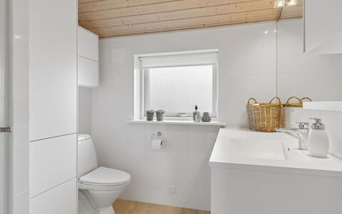 Yvette - 150M from the Sea: Luminaire Plomberie, Sol, Mur, Sol, Design Intérieur, Salle De Bains, Évier, Bois, Lavabo, Armoire De Toilette