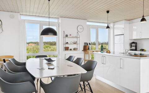 Thyra - 700M from the Sea: Meubles, Canapé, Design Intérieur, Sol, Salon, Sol, Throw Pillow, Pièce, Oreiller