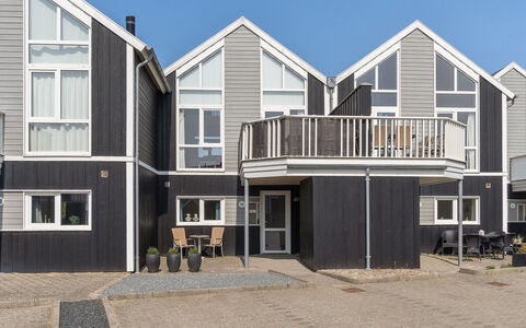 Thyra - 700M from the Sea: Meubles, Canapé, Design Intérieur, Sol, Salon, Sol, Throw Pillow, Pièce, Oreiller