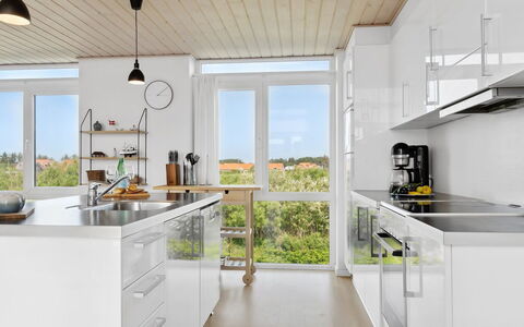 Thyra - 700M from the Sea: Cuisine, Comptoir, Appareil De Cuisine, Sol, Bois, Meubles, Principaux Appliance, Design Intérieur, Cabinetry, Sol