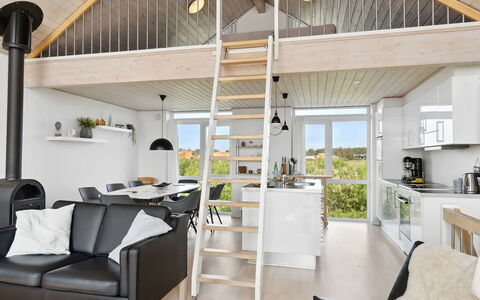 Thyra - 700M from the Sea: Bois, Chalet, Salon, Dur, Chaise, Conception, Tache De Bois, Parquet, Plante D'Appartement