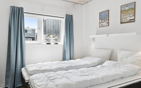 Thyra - 700M from the Sea: Chambre, Lit, Meubles, Drap De Lit, Design Intérieur, Literie, Sol, Linge, Sol, Cadre De Lit