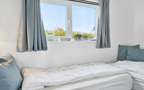 Thyra - 700M from the Sea: Design Intérieur, Lit, Chambre, Drap De Lit, Literie, Linge, Sol, Meubles, Plafond, Pièce