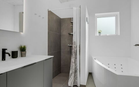 Florida - from the Sea: Mur, Sol, Design Intérieur, Luminaire Plomberie, Sol, Salle De Bains, Baignoire, Plafond, Plomberie, Domicile