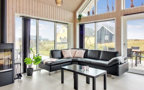 Othinkarl - 100M from the Sea: Toit, Domicile, Porte, Chalet, Ombre, Siding, Cour, Biens, Arrière-Cour