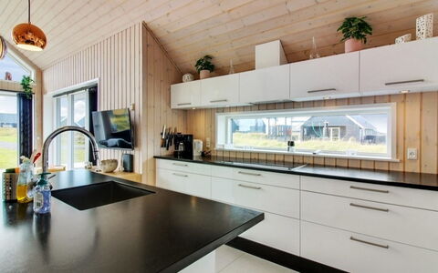 Othinkarl - 100M from the Sea: Toit, Domicile, Porte, Chalet, Ombre, Siding, Cour, Biens, Arrière-Cour