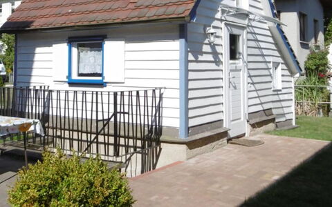 Hexenhäuschen: Plante, Propriété, Ciel, Bâtiment, Fenêtre, Maison, Bois, Lot Terre, Architecture, Porte