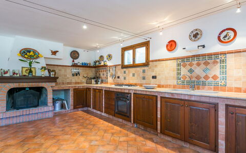 Villa della Duna: Cabinetry, Comptoir, Bois, Design Intérieur, Architecture, Cuisine, Sol, Maison, Sol, Tache De Bois
