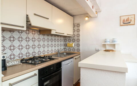 Arcobaleno: Cabinetry, Comptoir, Meubles, Bâtiment, Cuisine, Cuisinière, Bois, Tiroir, Design Intérieur, Sol