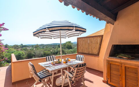 Arcobaleno: Bâtiment, Ciel, Propriété, Table, Plante, Bois, Mobilier De Jardin, Ombre, Design Intérieur, Architecture