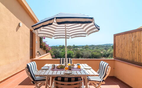 Arcobaleno: Table, Ciel, Meubles, Propriété, Chaise, Parapluie, Ombre, Bâtiment, Bois, Mobilier De Jardin