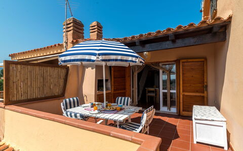Arcobaleno: Ciel, Propriété, Bleu Azur, Bois, Ombre, Mobilier De Jardin, Mur, Loisir, Fenêtre, Immobilier