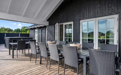 Bryngeir - 750M from the Sea: Meubles, Canapé, Design Intérieur, Sol, Salon, Sol, Throw Pillow, Pièce, Oreiller