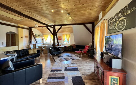Rosental: Propriété, Design Intérieur, Salle, Sol, Canapé, Sol, Immobilier, Salon, Bâtiment, Plafond