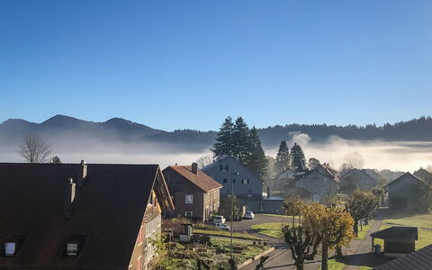 Grand-Rue 143: Ciel, Nuage, Montagne, Bâtiment, Plante, Montagnes, Paysage Naturel, Maison, Arbre, Atmospherique Phénomène