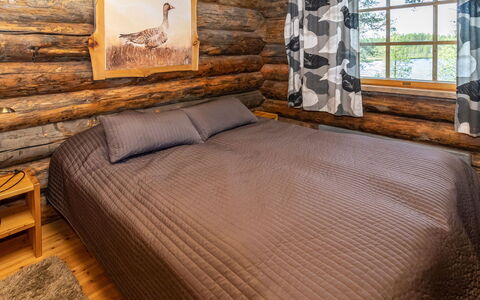 Villihanhi: Bois, Chambre, Sol, Sol, Lit, Tache De Bois, Literie, Drap De Lit, Plafond, Dur