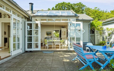 Snari - 10M from the Sea: Sol, Mur, Sol, Design Intérieur, Bois, Plafond, Parquet, Éclairage, Meubles, Revêtement De Sol Stratifié