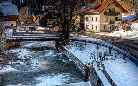 Haus Hilda: L'Eau, Bâtiment, Neige, Fenêtre, La Nature, Plante, Maison, Arbre, Architecture, Lumière Du Soleil