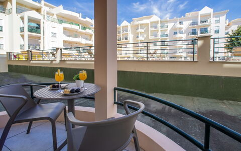 Sunny Beach Treasure: Ciel, Table, Meubles, Propriété, Chaise, Bâtiment, Nuage, Ombre, Design Urbain, Immobilier