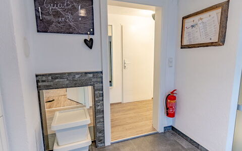Süta Ötztal: Sol, Sol, Design Intérieur, Pièce, Dur, Parquet, Tache De Bois, Cadre, Revêtement De Sol Stratifié