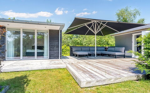 Rother - 50M from the Sea: Toit, Domicile, Porte, Chalet, Ombre, Siding, Cour, Biens, Arrière-Cour