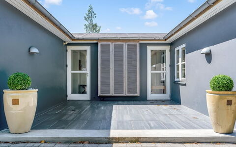 Rother - 50M from the Sea: Toit, Domicile, Porte, Chalet, Ombre, Siding, Cour, Biens, Arrière-Cour
