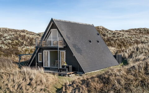 Pauli - 350M from the Sea: Herbe, Vert, Maison, Chalet, Prairie, Zone Rurale, Écorégion, Paysage, Lot Terre, Arbuste