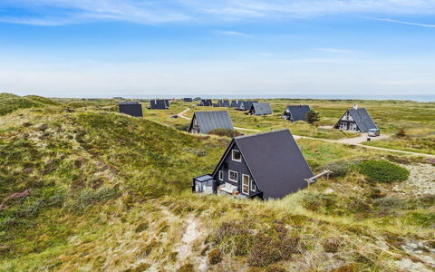 Pauli - 350M from the Sea: Herbe, Vert, Maison, Chalet, Prairie, Zone Rurale, Écorégion, Paysage, Lot Terre, Arbuste