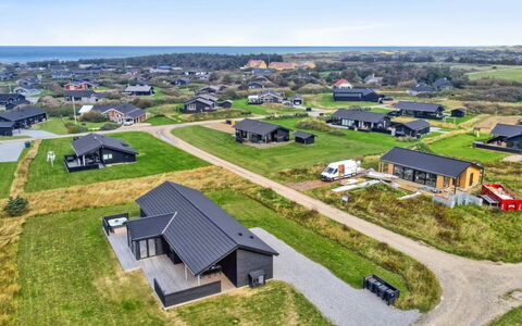 Alea - 800M from the Sea: Meubles, Design Intérieur, Sol, Bois, Sol, Plafond, Parquet, Chaise, Table, Éclairage