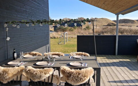 Alea - 800M from the Sea: Meubles, Design Intérieur, Sol, Bois, Sol, Plafond, Parquet, Chaise, Table, Éclairage