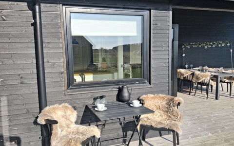 Alea - 800M from the Sea: Meubles, Design Intérieur, Sol, Bois, Sol, Plafond, Parquet, Chaise, Table, Éclairage