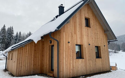 Muhu: Neige, Ciel, Bâtiment, Porte, Fenêtre, Maison, Bois, Pente, Cabane À Sucre, Chalet