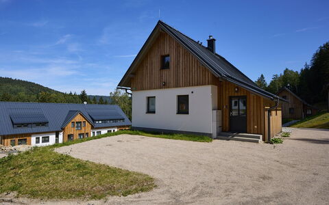 Muhu: Ciel, Plante, Bâtiment, Fenêtre, Nuage, Arbre, Maison, Lot Terre, Chalet, Siding