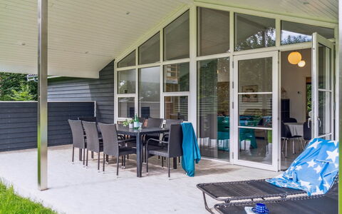 Gisl - 1.3Km from the Sea: Meubles, Design Intérieur, Sol, Bois, Sol, Plafond, Parquet, Chaise, Table, Éclairage