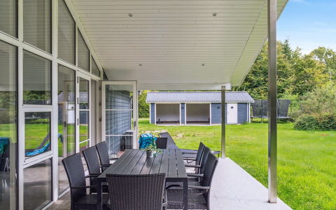 Gisl - 1.3Km from the Sea: Meubles, Design Intérieur, Sol, Bois, Sol, Plafond, Parquet, Chaise, Table, Éclairage